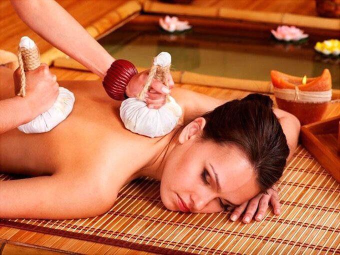 Realizarea unei sesiuni de masaj cu gheata